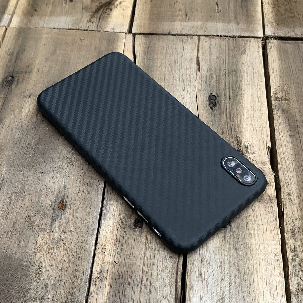 Ốp lưng siêu mỏng, vân carbon dành cho iPhone X / iPhone XS - Màu đen