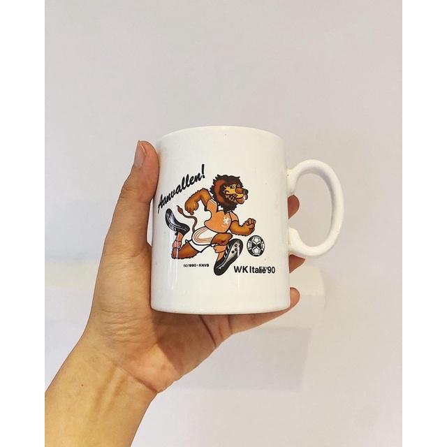 Cốc nước hoạt hình