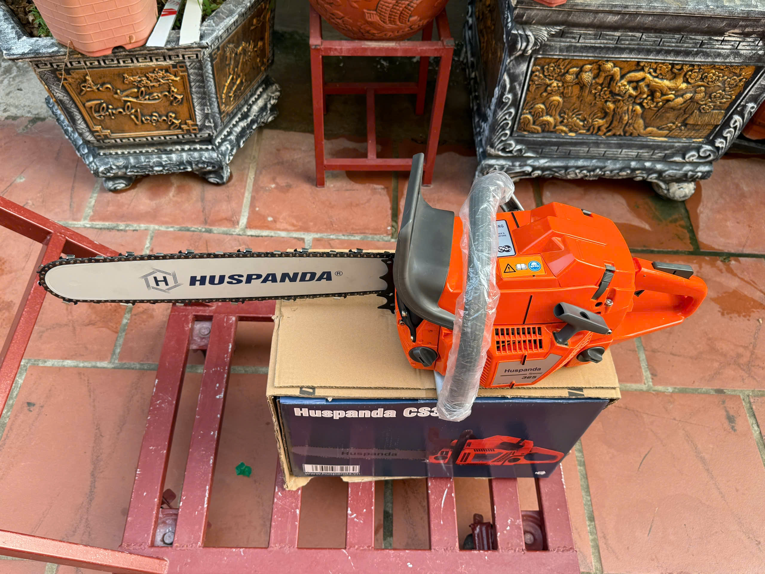 Máy cưa xích chạy xăng HUSPANDA 365 lam đúc latinh 60cm kèm phụ kiện tặng dũa - bugi bảo hành 12 tháng