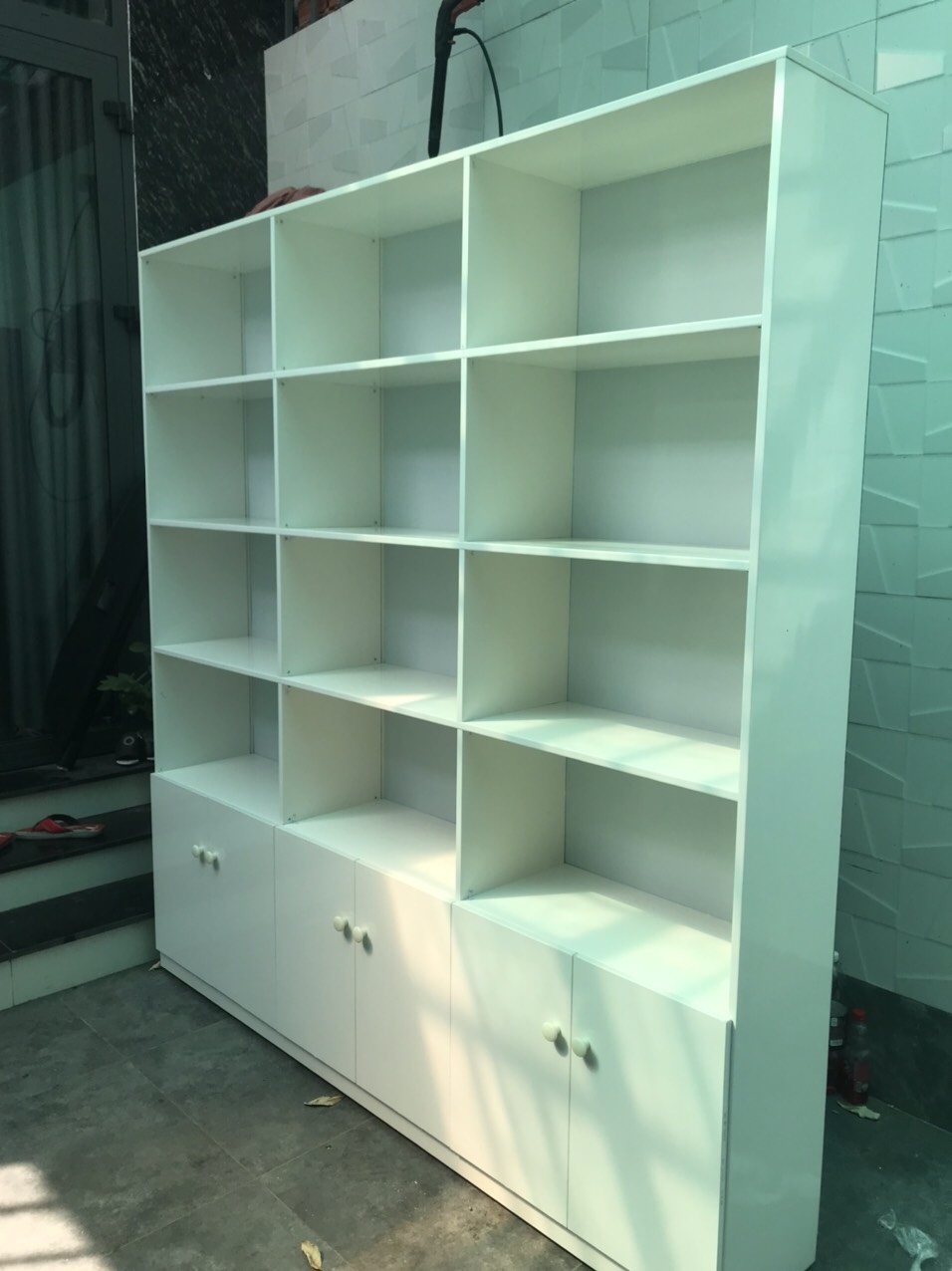 Kệ Juno Sofa trang trí shop kệ văn phòng 2m4 x 1m8 x 31 cm