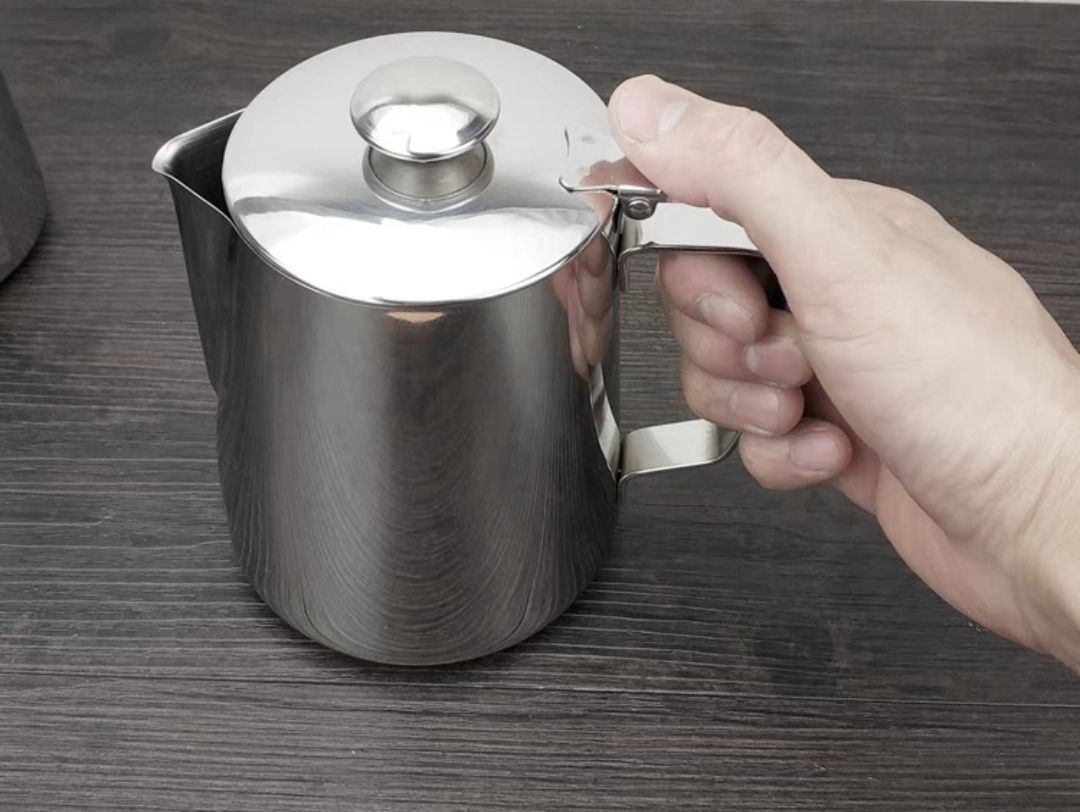 CA INOX 304 CA ĐÁNH SỮA CÓ NẮP ĐẬY NHIỀU SIZE CAO CẤP MILK PITCHER INOX 304