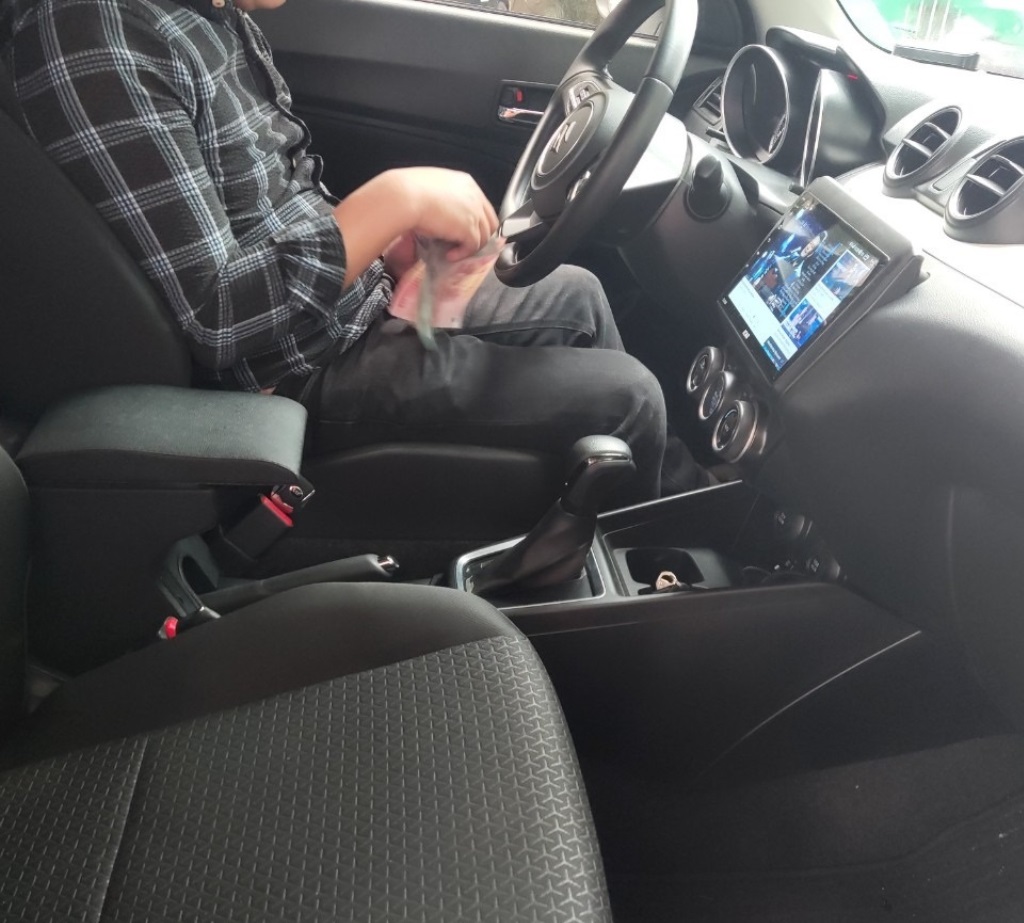 Hộp tỳ tay suzuki swift, bệ tỳ tay suzuki swift, hộp tỳ tay cao cấp Kibbet
