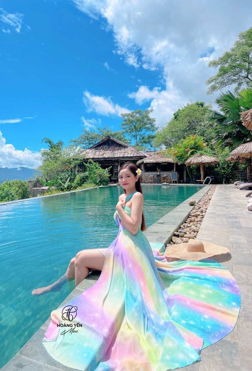 HOANGYEN Đầm maxi đi biển loang màu 7 sắc khoét eo xẻ tà
