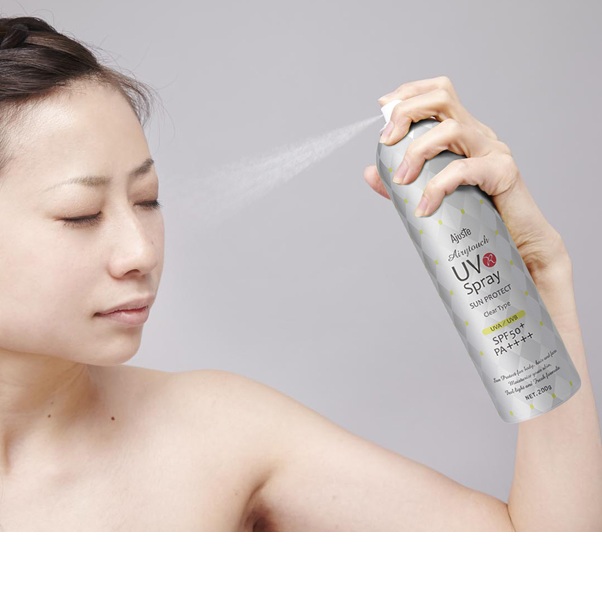 Chống nắng dạng xịt chiết xuất thảo dược trắng da kiềm dầu Ajuste UV SPRAY AROMA SPF 50 + PA+++ Nhật Bản (180g)