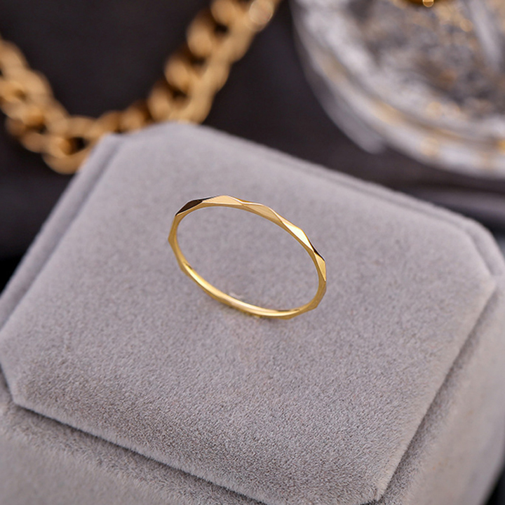 Nhẫn titan nữ bảng mỏng vát cạnh thời trang ver2 WNH567