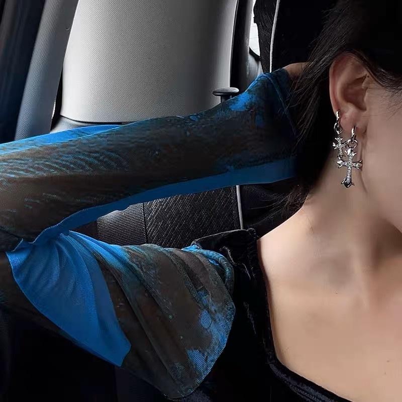Hoa tai đính đá cá tính - Arora boutique