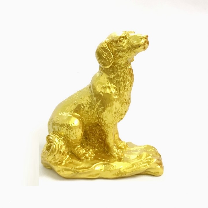 Tượng con Chó vàng, chất liệu nhựa được phủ lớp màu vàng óng bắt mắt, dùng trưng bày trong nhà, những nơi phong thủy, cầu mong may mắn, tài lộc - TMT Collection - SP005238