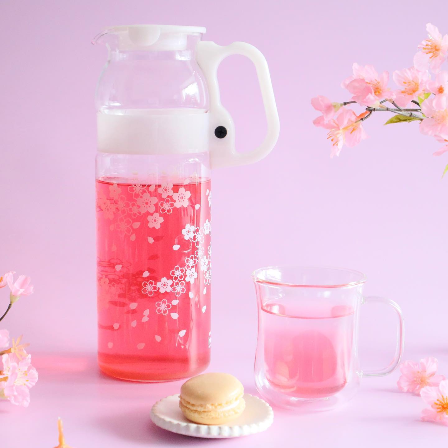 Bình nước thủy tinh chịu nhiệt Iwaki 1.3 Lít họa tiết hoa Sakura Nhật Bản