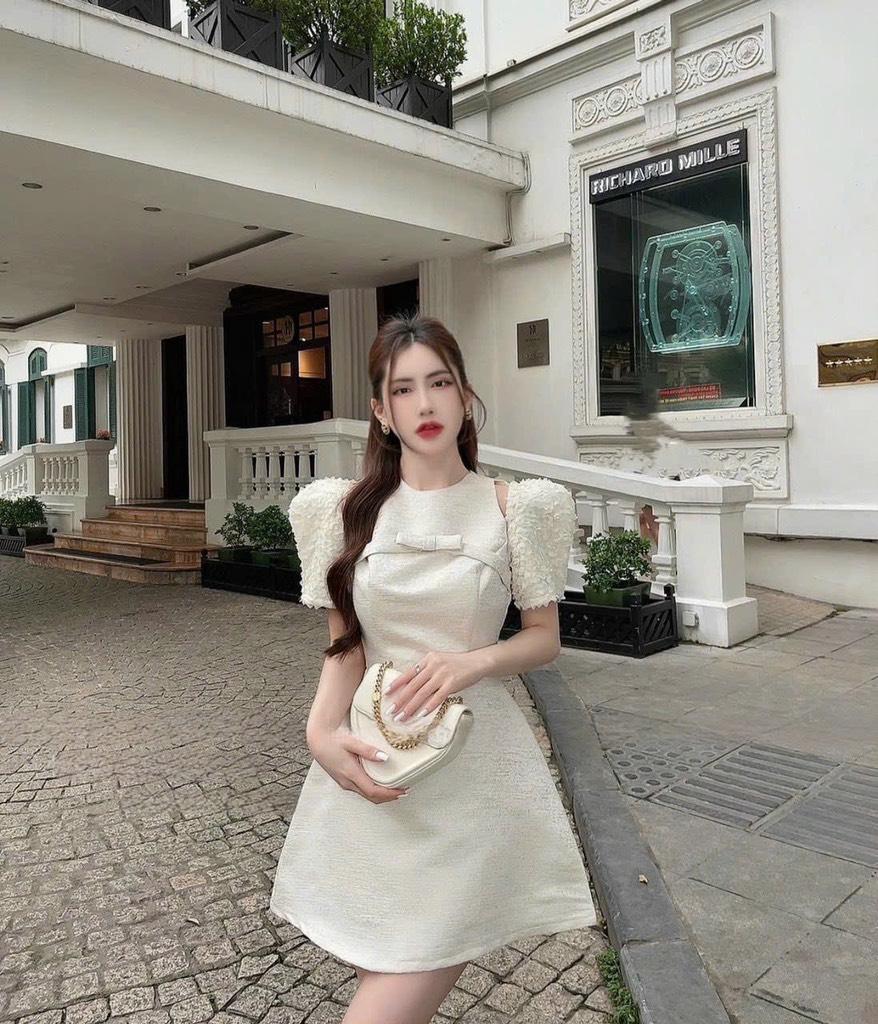 Đầm xoè tafta vân đá phối tay ren