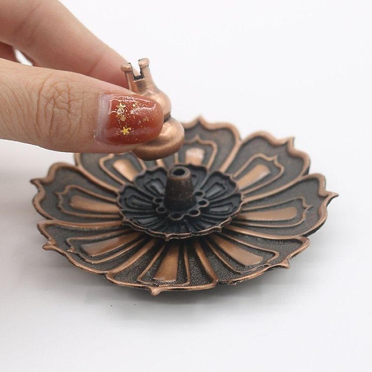 Đế Cắm Nhang Đặt Hương Hợp Kim Hình Liên Hoa Tam Bảo