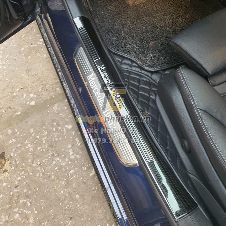 Bộ sản phẩm ỐP BẬC CỐP CẢ BỘ VÀ BẬC CỬA TRONG vân Titan xe Mercedes C