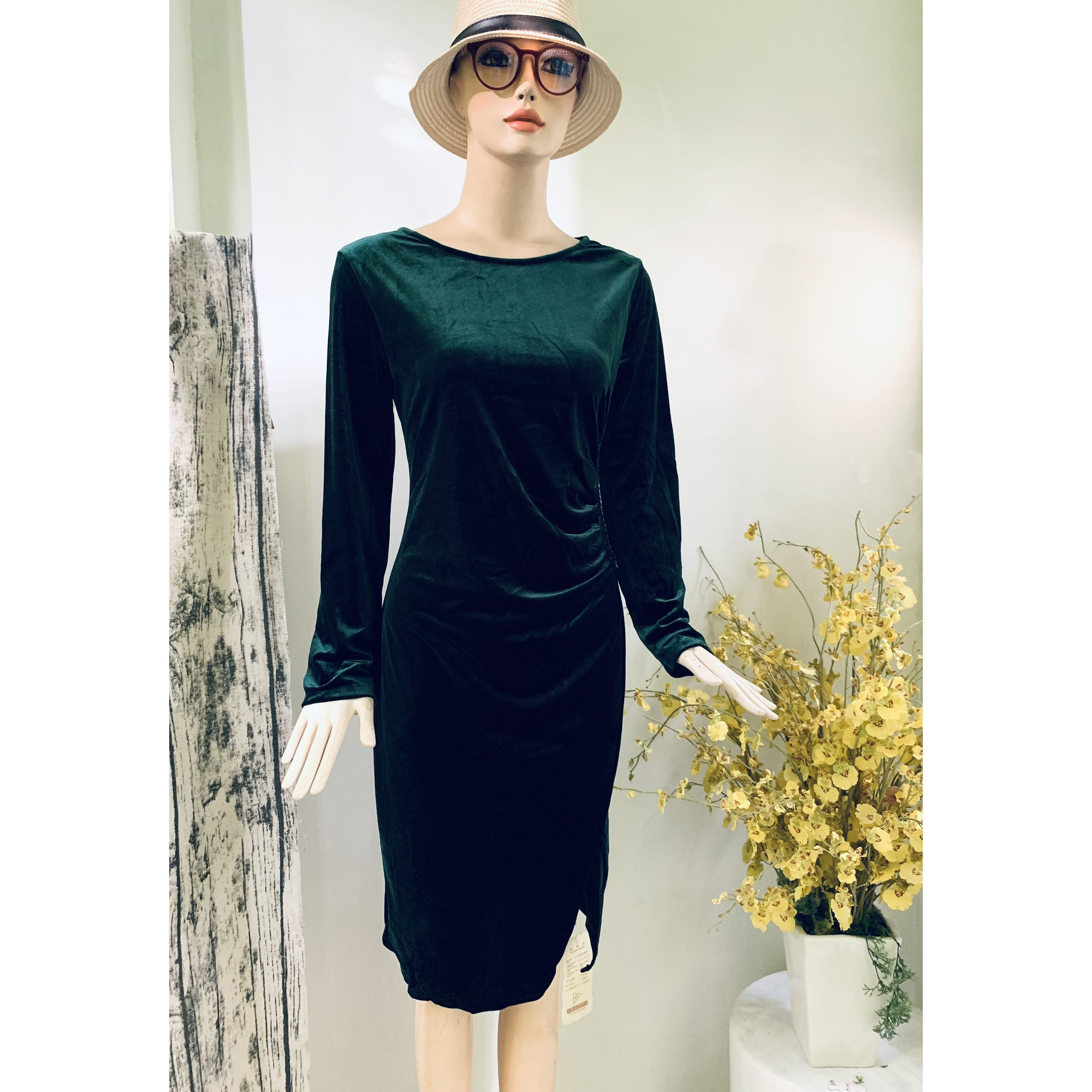 Đầm ôm nhẹ chất nhung cao cấp