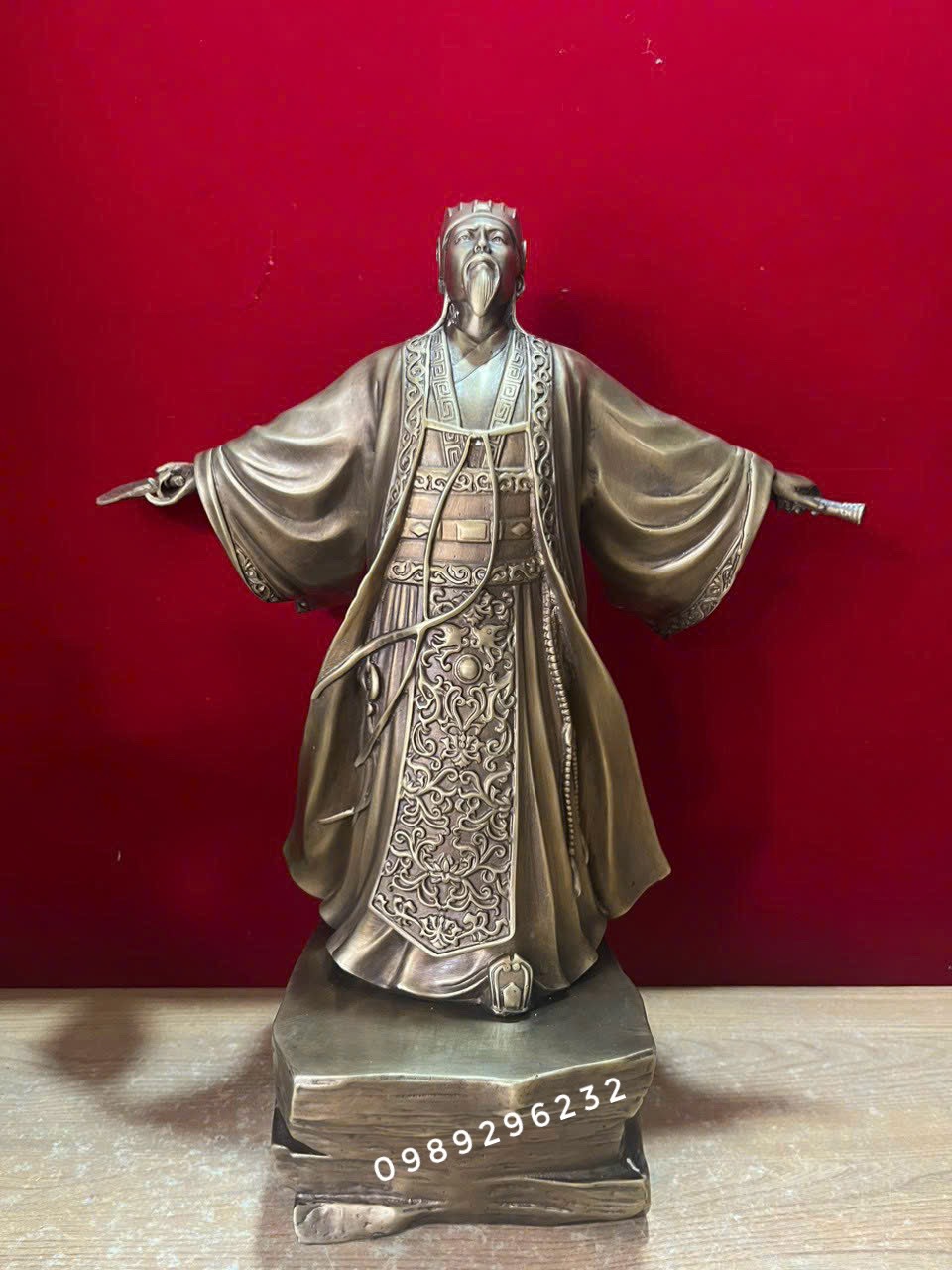 Tượng Khổng Minh đón gió bằng đồng hun cao 45cm