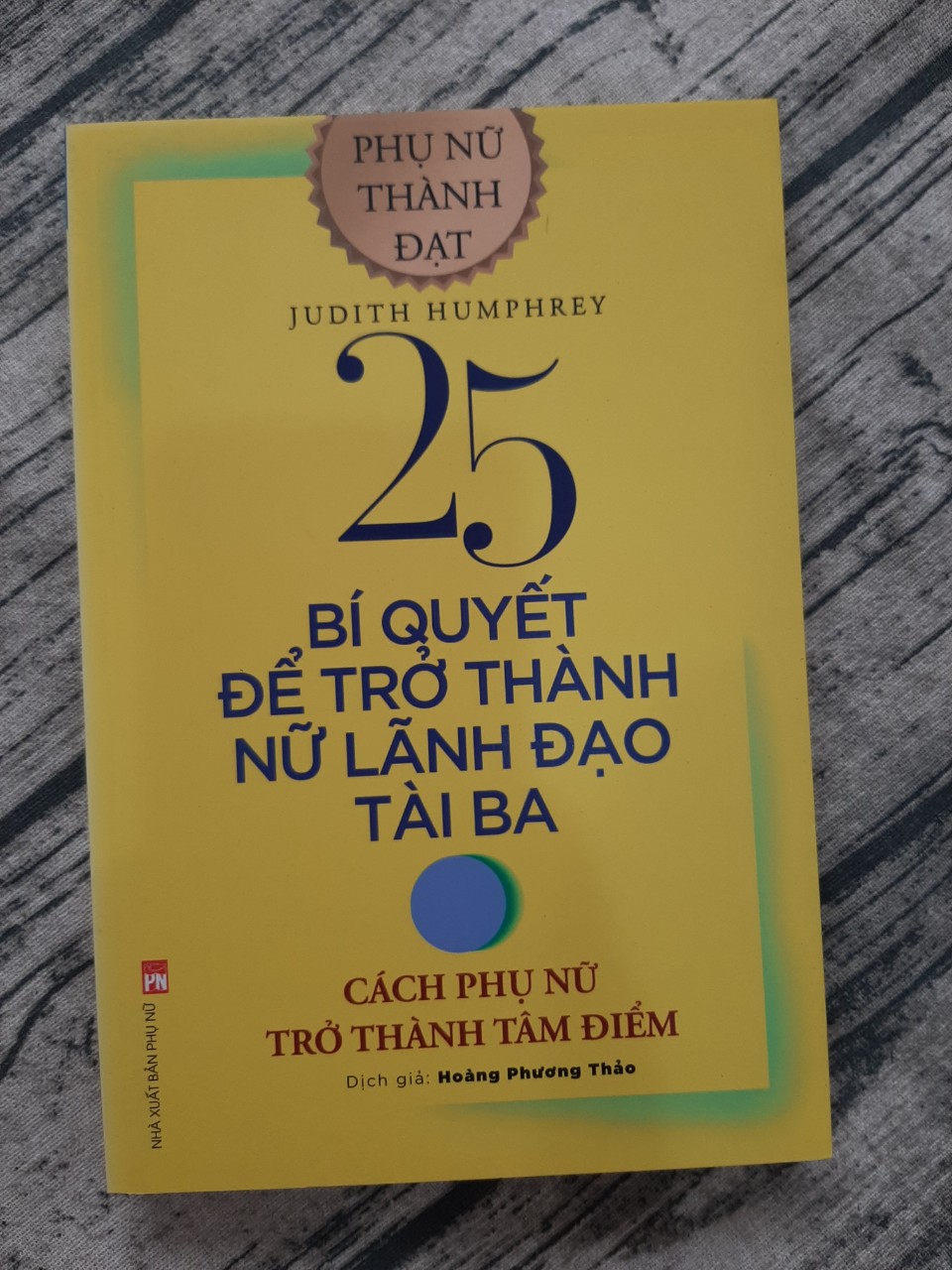 25 Bí Quyết Trở Thành Nữ Lãnh Đạo Tài Ba - Cách Phụ Nữ Trở Thành Tâm Điểm