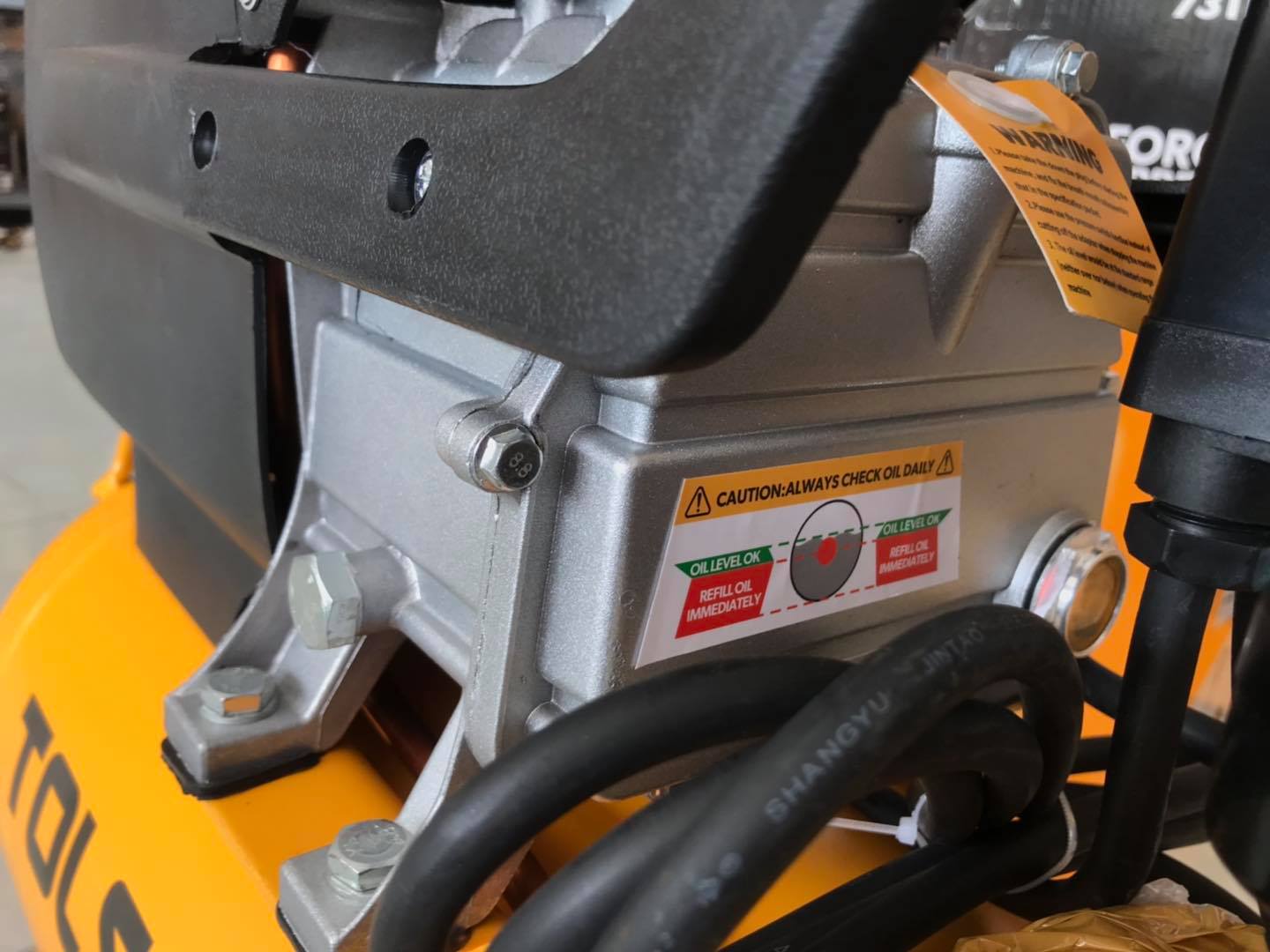 Máy nén khí có dầu 24L 1500W Tolsen 73114- Hàng chính hãng
