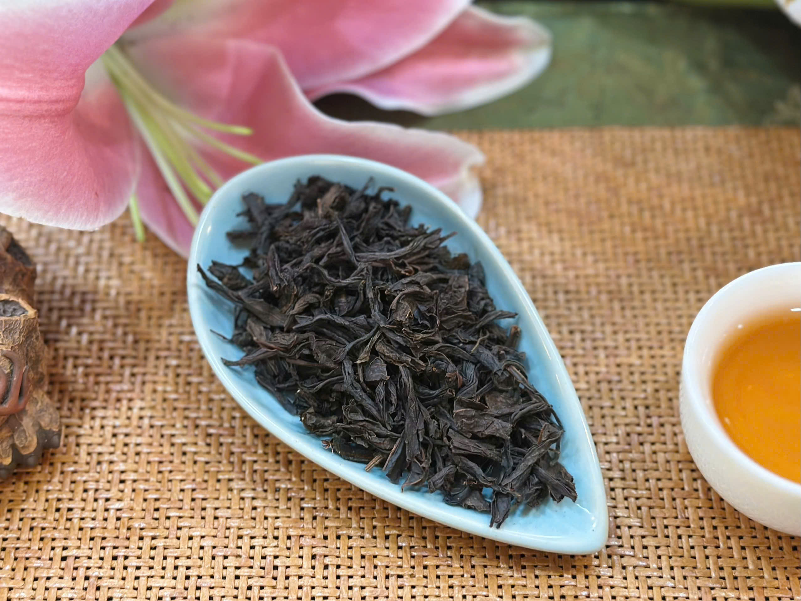 HỒNG TRÀ OOLONG - HỒNG DIỆP TRÀ - TRÀ AN THẦN - TRÀ ĐẸP DA - ORGANIC TEA - 100G