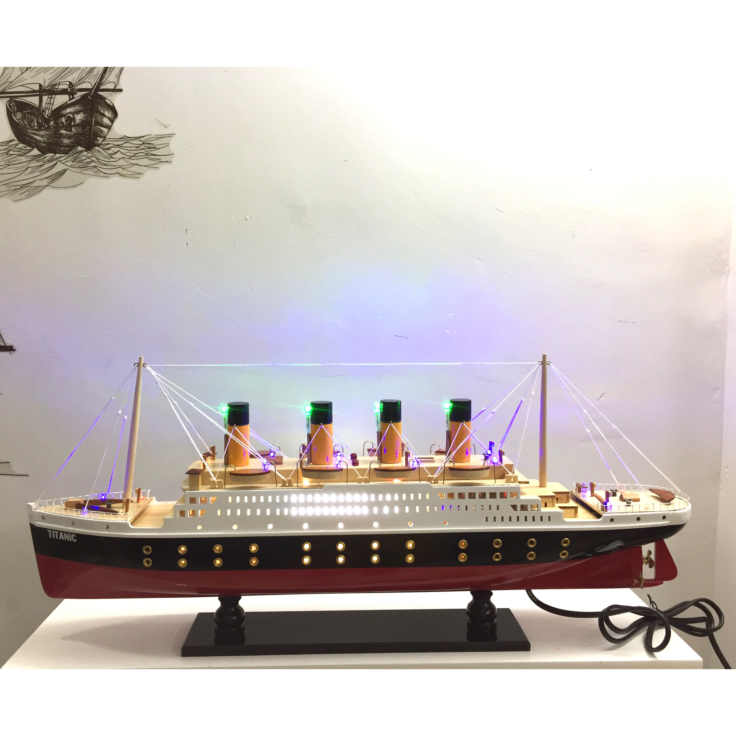 Mô hình du thuyền gỗ RMS Titanic (thân 60cm - đèn led màu)