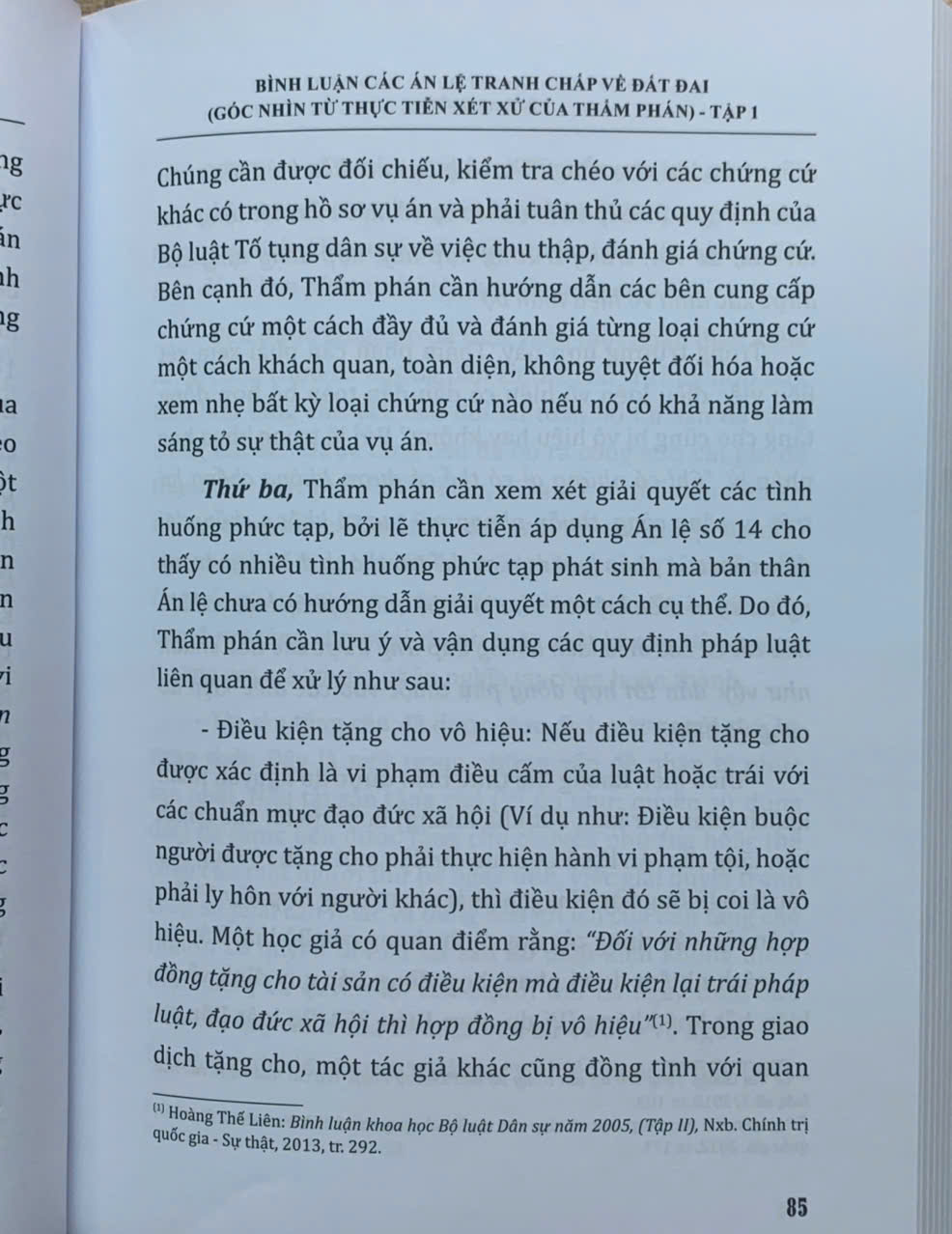 Bình luận các án lệ tranh chấp về đất đai – Góc nhìn từ thực tiễn xét xử của Thẩm phán (tập 1 và 2)