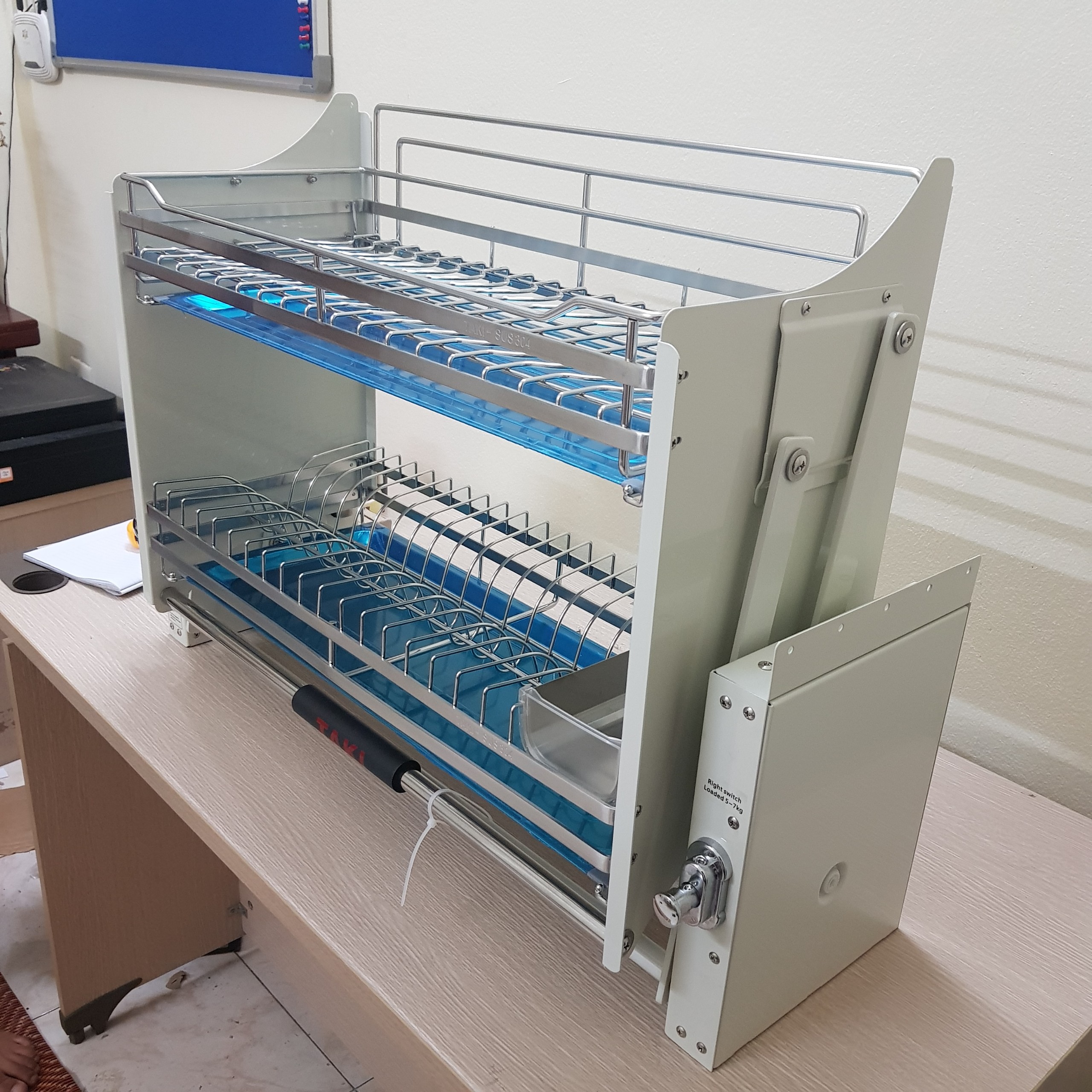 Kệ Chén Nâng Hạ TAKI Mẫu Mới 2023 INOX 304 - BẢO HÀNH VĨNH VIỄN - Có Thợ Lắp Đặt
