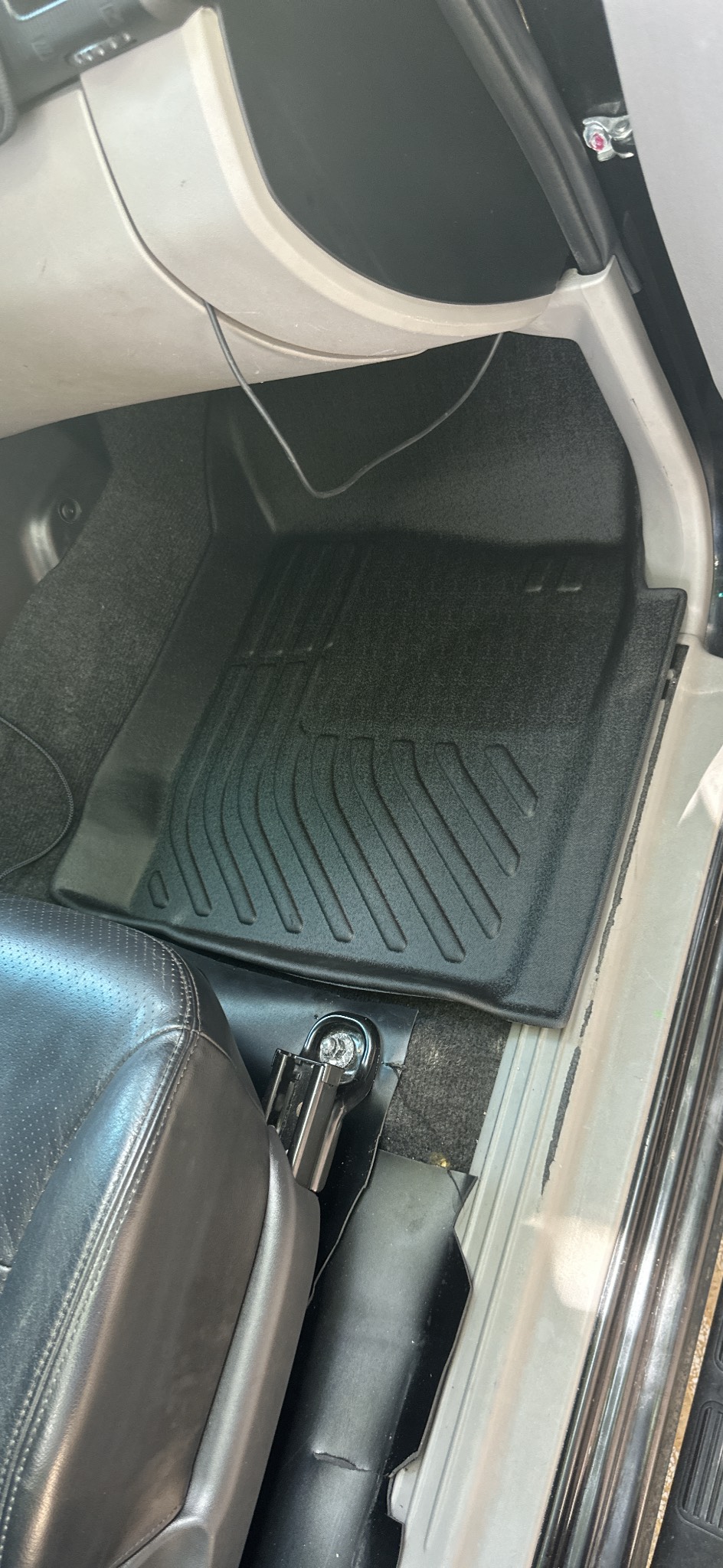 Thảm lót sàn xe ô tô Mitsubishi Pajero Sport 2023 bản 2 cầu Nhãn hiệu Macsim chất liệu nhựa TPE cao cấp màu đen