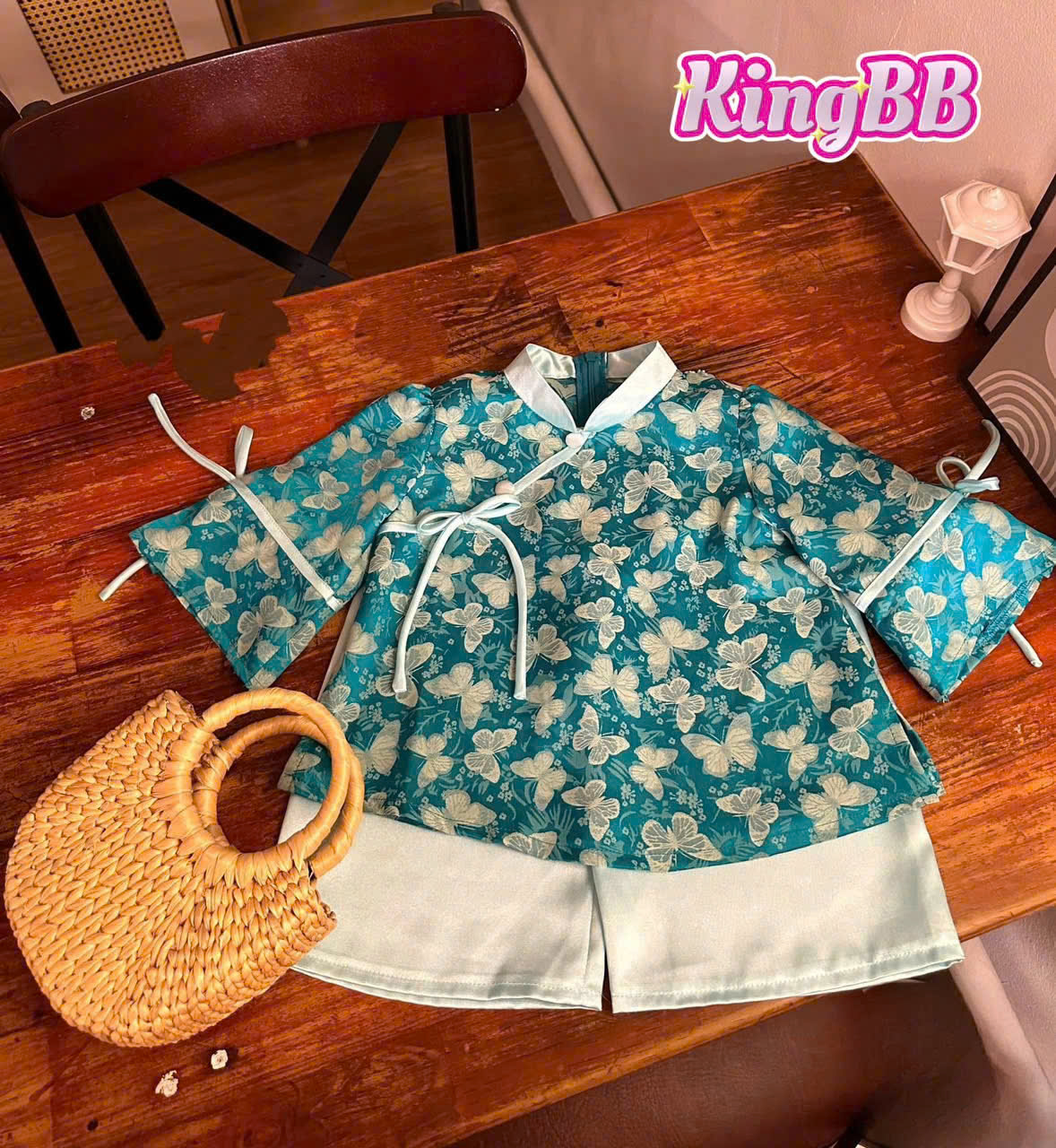 Bộ bà ba pháp phục mẫu Uyển Điệp cho bé gái đi chơi biểu diễn đẹp từ 12-40kg chất gấm lụa mềm mát