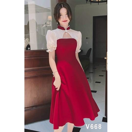 Đầm xoè đỏ tiểu thư cổ khoét ngực kèm phụ kiện