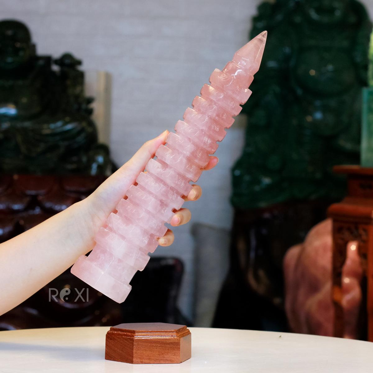 Tháp văn xương thạch anh hồng 1,68kg - 33cm