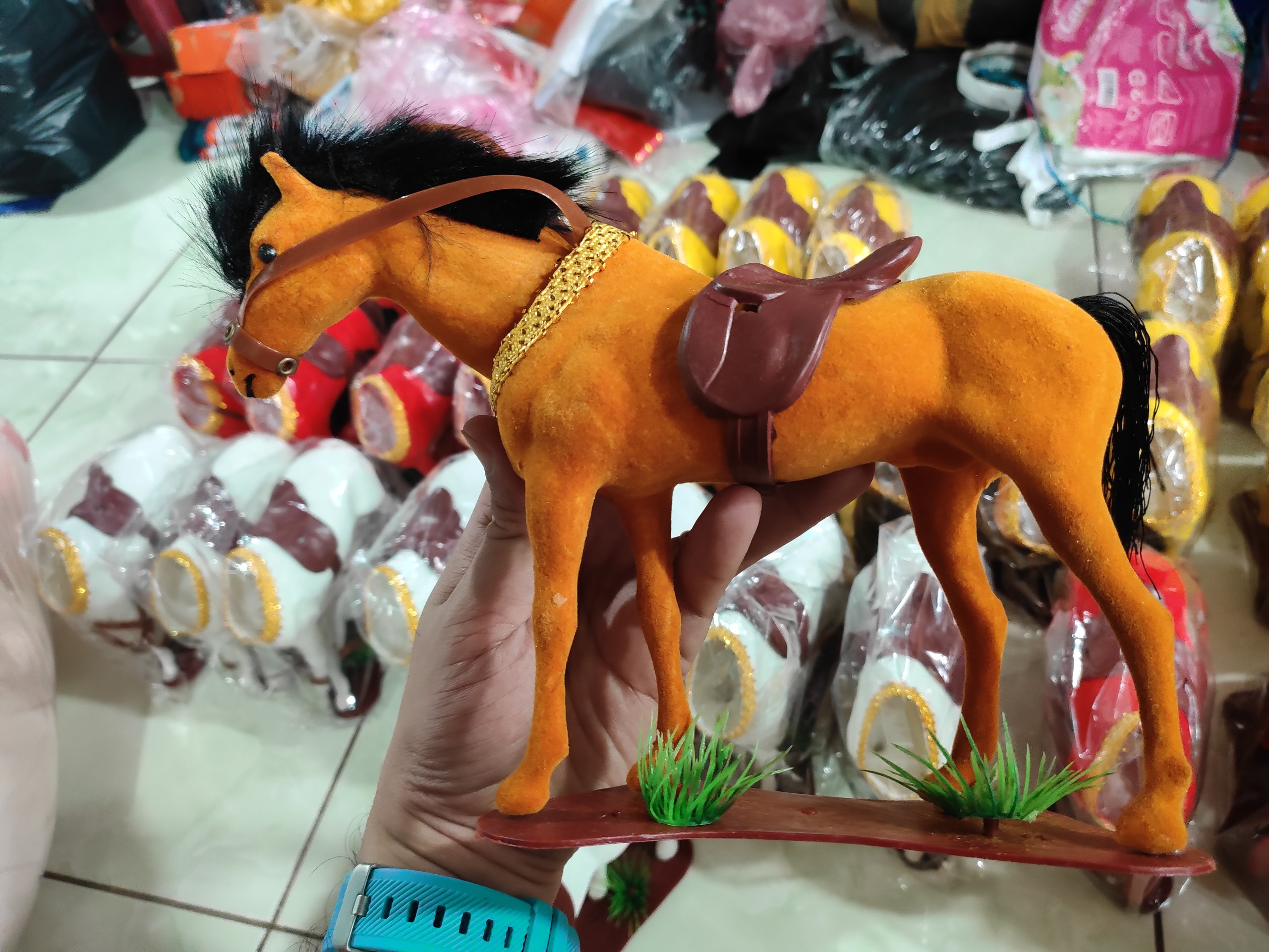 NGỰA LẮC ĐẦU ĐỂ TAPLO Ô TÔ XE HƠI PHONG THỦY - SIZE LỚN
