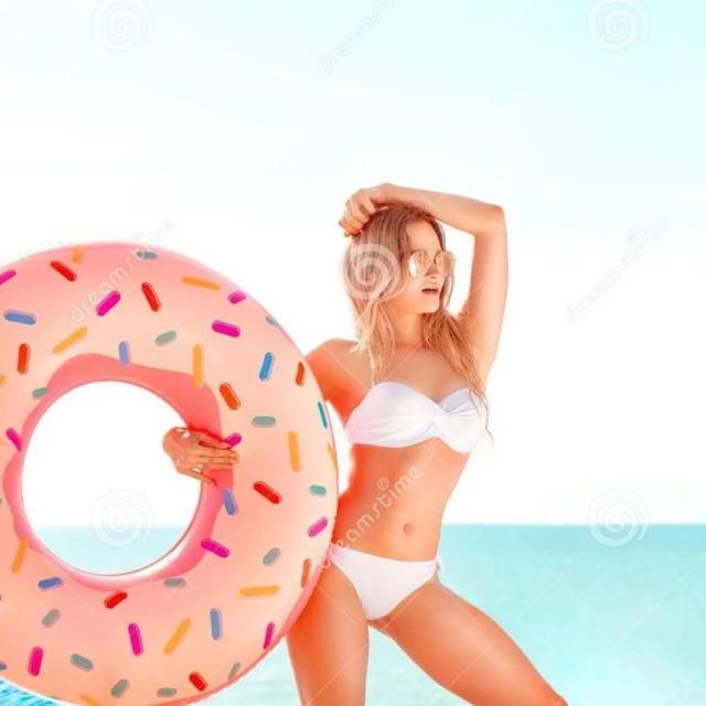 Phao hình bánh Donut 3 màu ngọt ngào