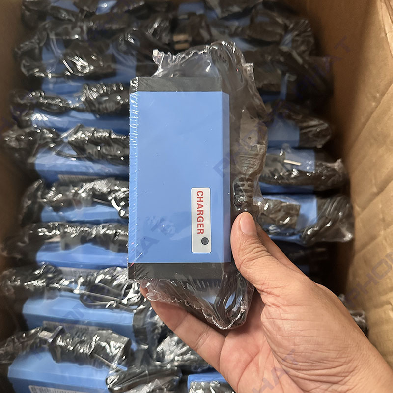 Cục Sạc Đa Năng 12V Tự Ngắt Dùng Cho Bình Xịt Điện, Sạc Bình Bơm Điện 1 Bơm Và 2 Bơm 1.1A – 2.0A