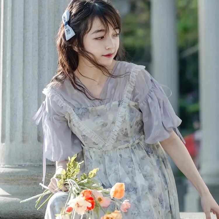 Đầm hoa cổ V dễ thương