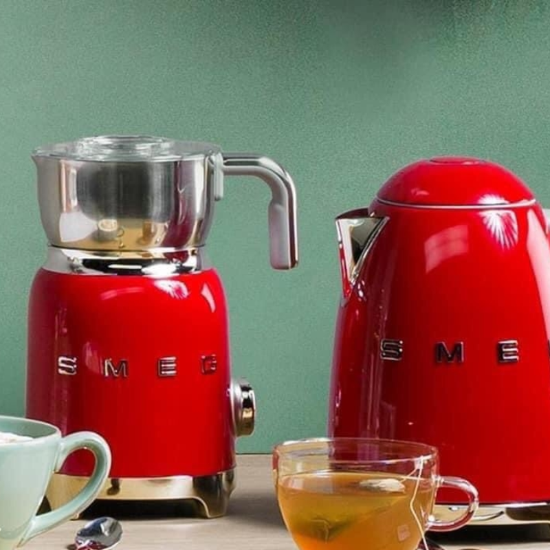 Máy Tạo Bọt Sữa Smeg MFF01RDEU Red Hàng Chính Hãng