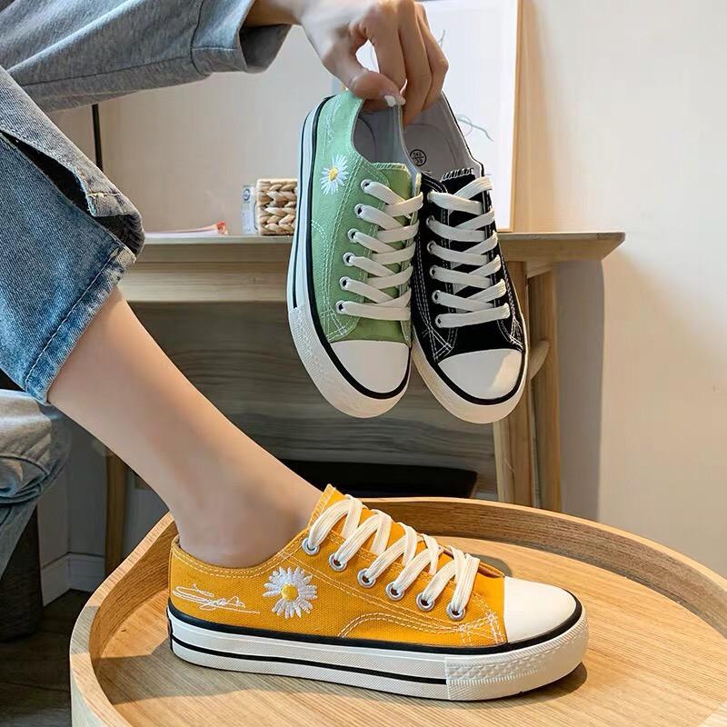Giày thể thao nữ CV classic cổ thấp thêu hoa cúc nhí