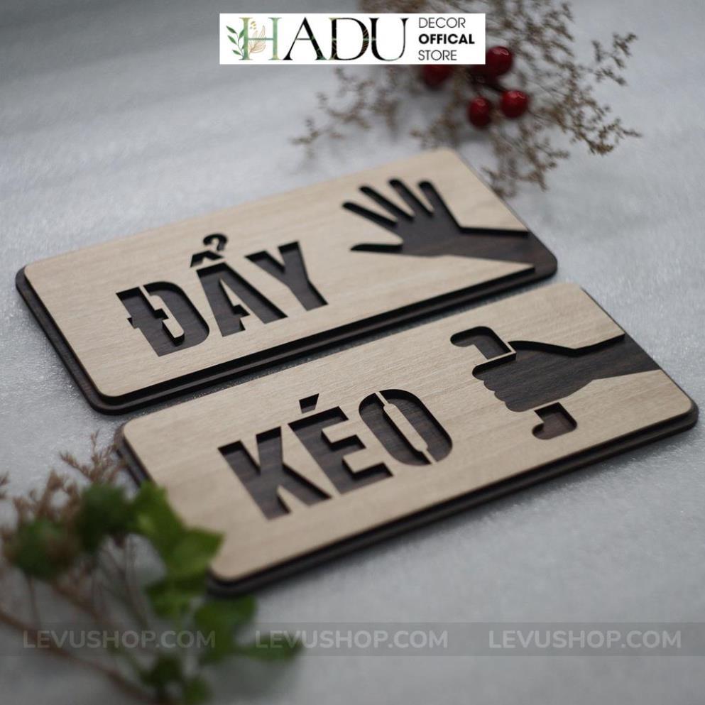 Bộ 2 bảng gỗ Kéo Đẩy trang trí dán cửa ra vào Hadu DECOR-TP06 - HaduDecor