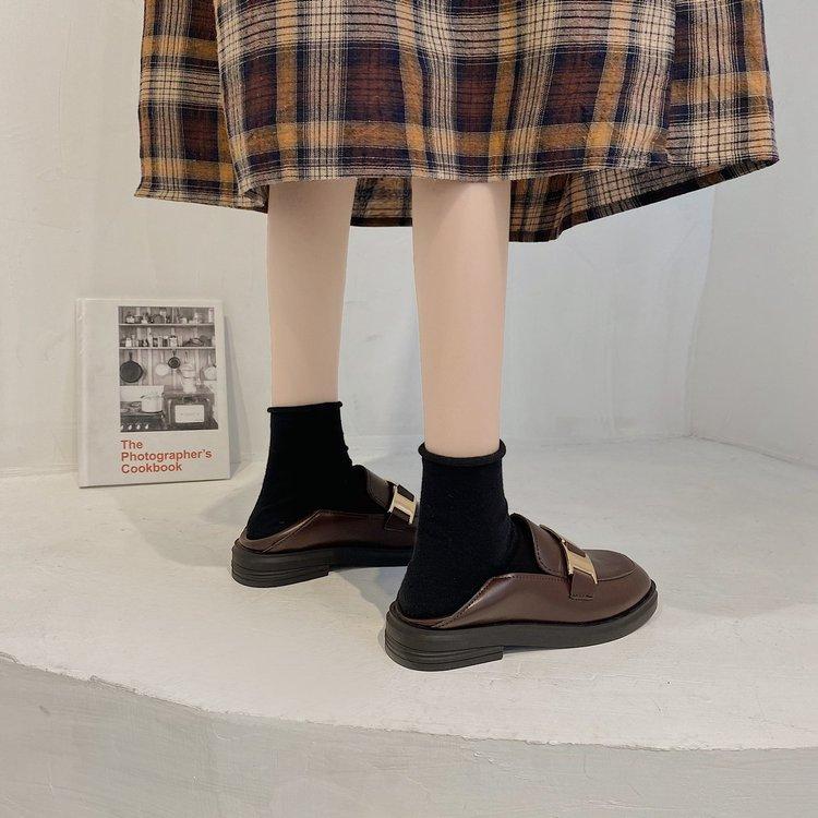 Giày lười đế phẳng khuy kim loại mang thường ngày