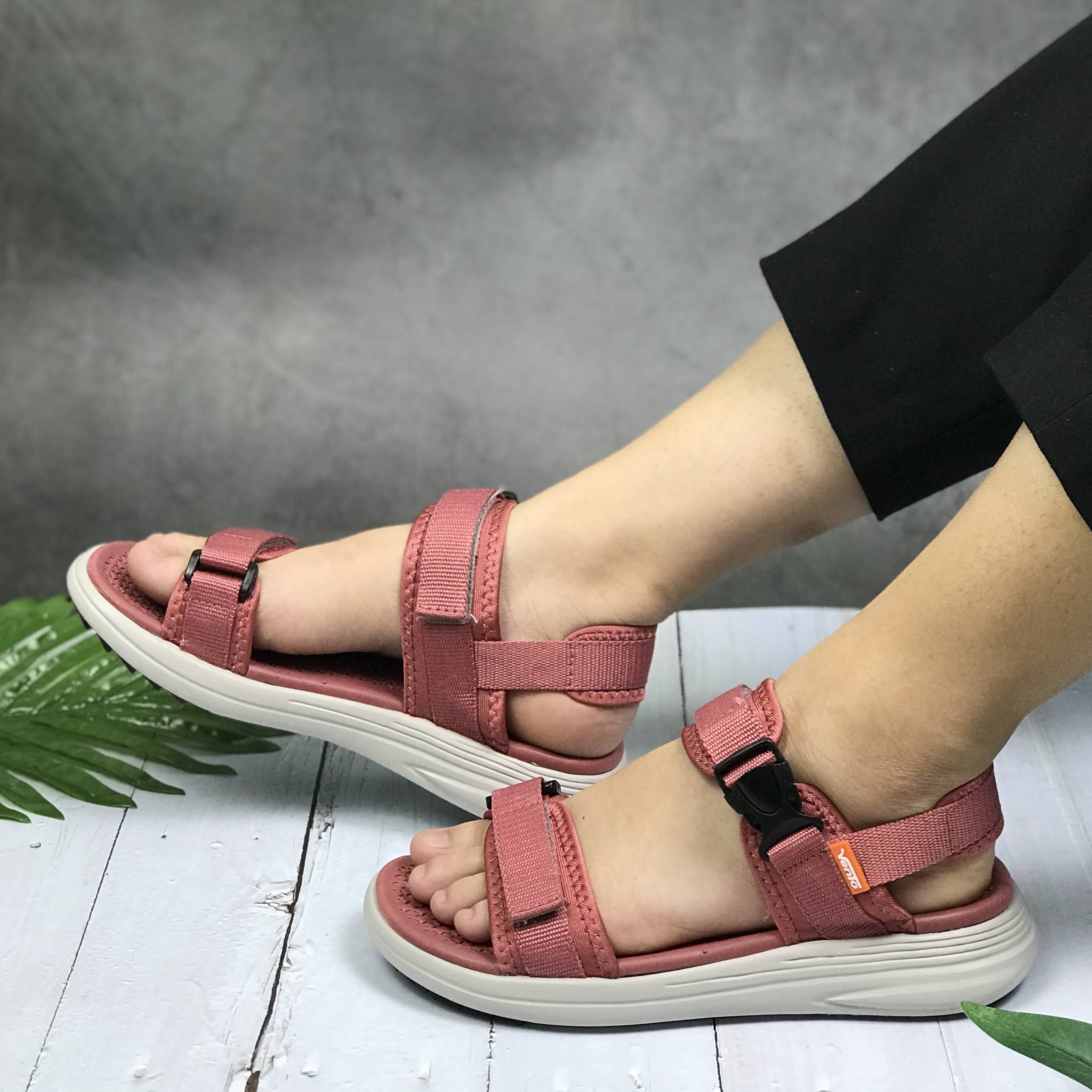 Giày sandal nữ siêu nhẹ hiệu Vento thích hợp mang đi học NB66P