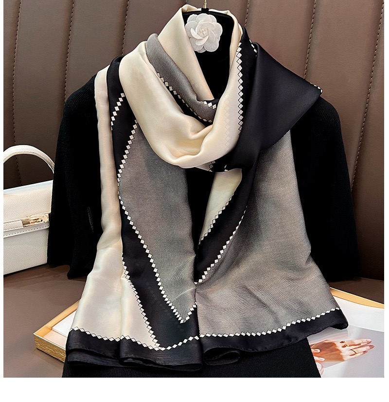 KHĂN CHOÀNG LỤA DÁNG DÀI CỰC SANG PHONG CÁCH TÂY ÂU SANG XỊN MỊN MÃ 09