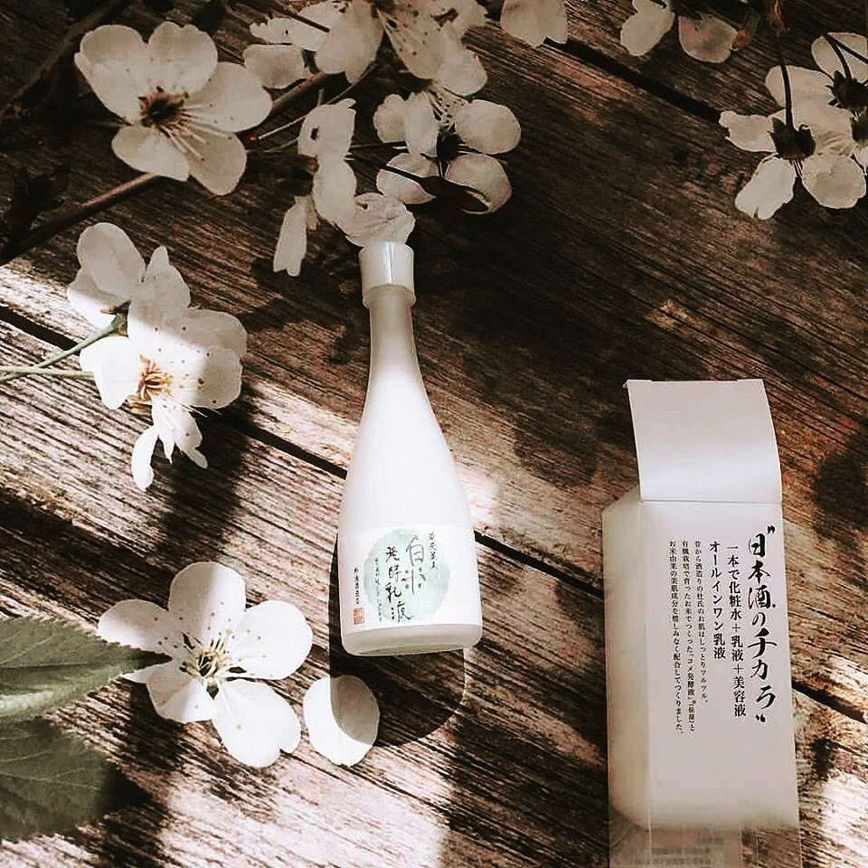 Tinh Chất Cấp Ẩm Kuramotobijin White Rice Fermented Moisture Chiết Xuất Men Gạo (Chai 120ML)