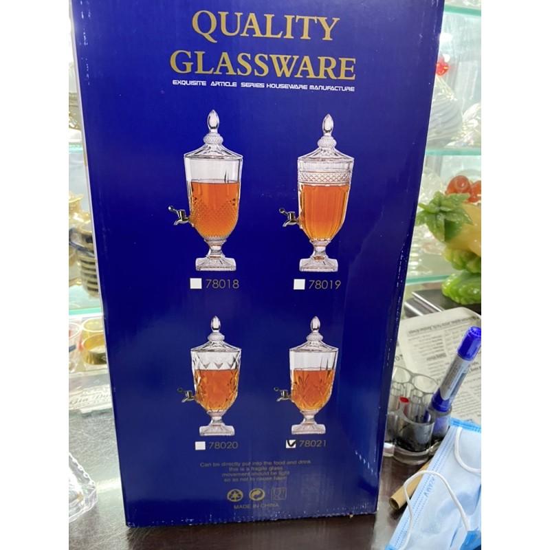 Bình thủy tinh đựng trái cây
