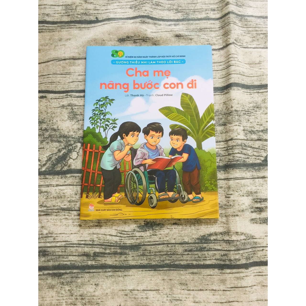 Gương Thiếu Nhi Làm Theo Lời Bác: Cha Mẹ Nâng Bước Con Đi