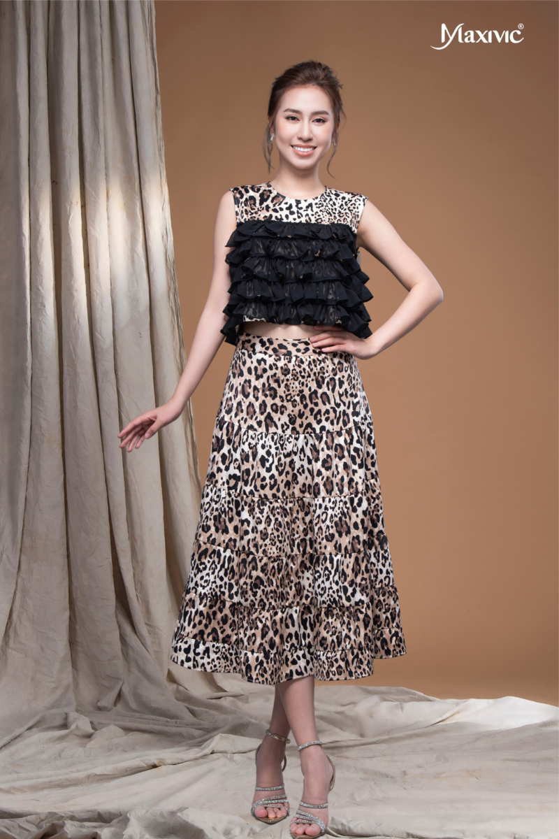 Áo beo lụa cát đắp tua rua chiffon đen LM112433 [BST Da Beo