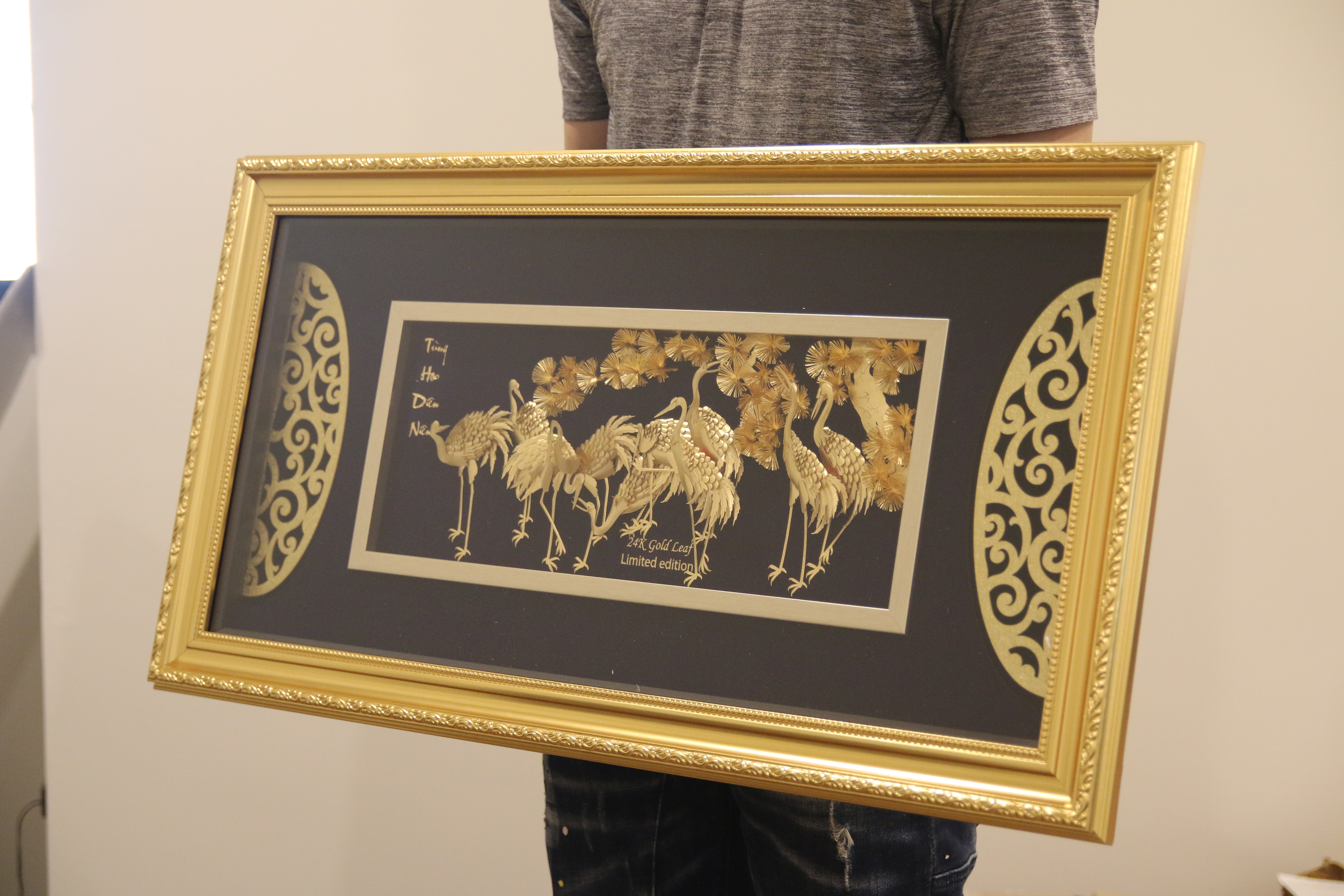 Tranh Tùng hạc diên niên dát vàng 24K 81x42cm