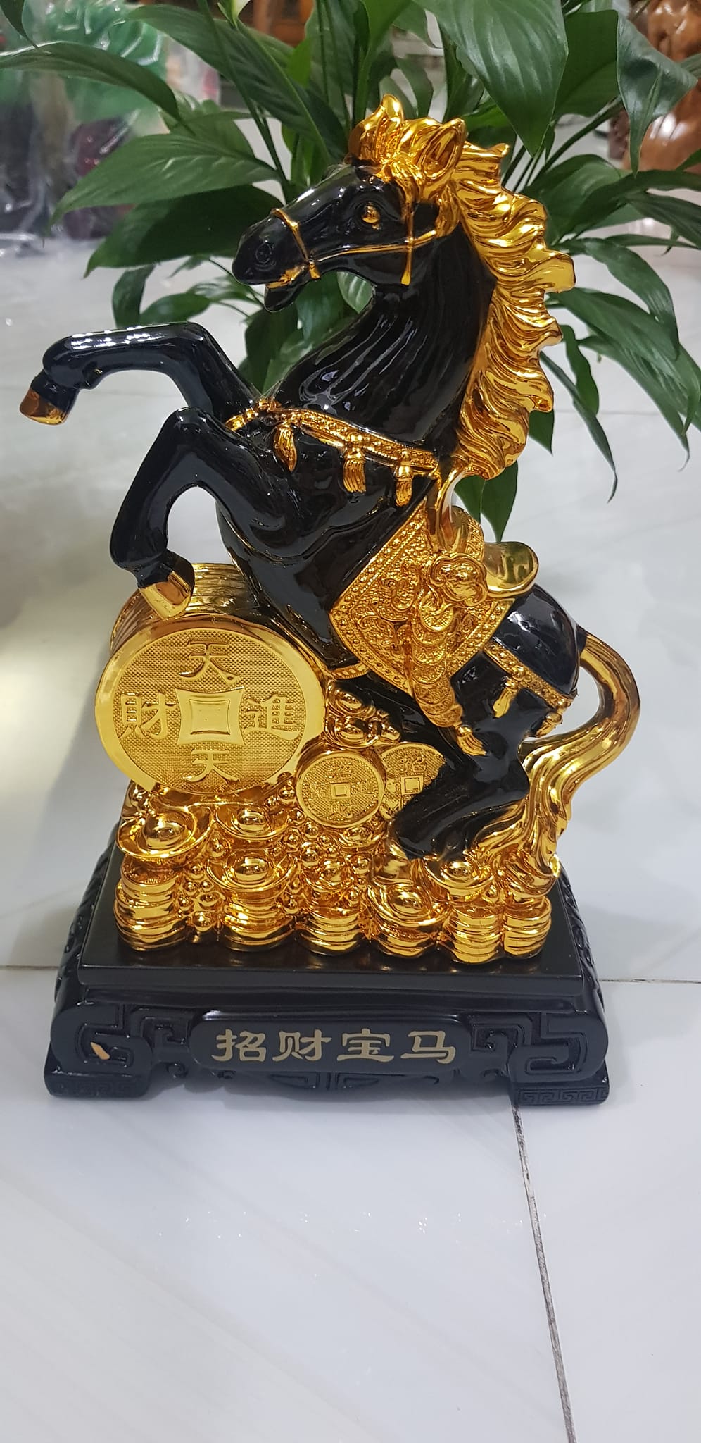 Tượng Ngựa Đen Hay Hắc Mã Phong Thuỷ Đứng Tiền Đế Gỗ Mới đẹp Cao 33cm Ngang 21cm Sâu 11cm Ý nghĩa biểu tượng Thành Công Tài Lộc mệnh Thuỷ mệnh Mộc trưng phòng khách nhà , công ty, bàn làm việc , quà biếu tặng ạ