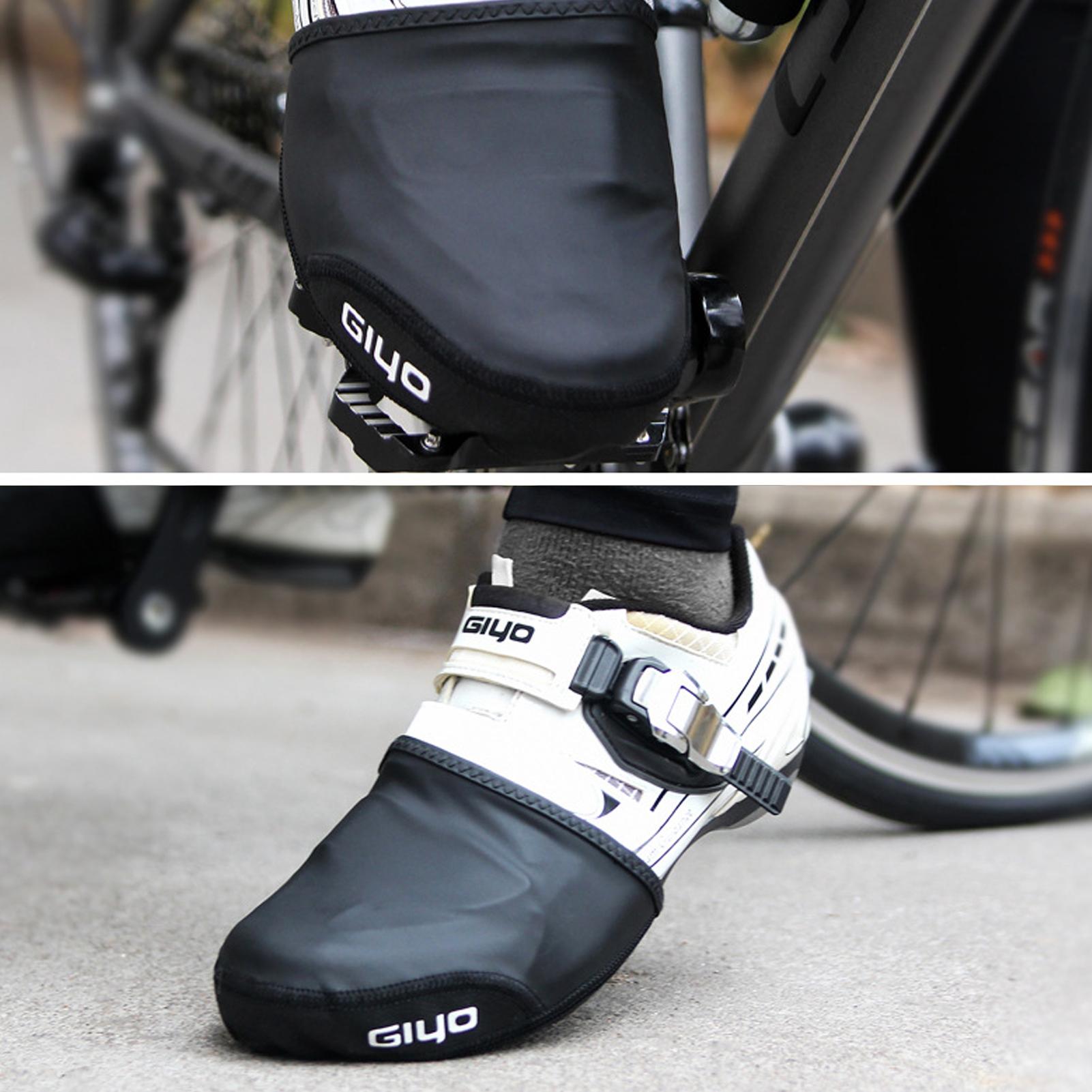 Vỏ bảo vệ giày đi xe đạp GIYO thiết kế nửa lòng bàn tay chất liệu vải đàn hồi cao chống trượt và chống mài mòn.