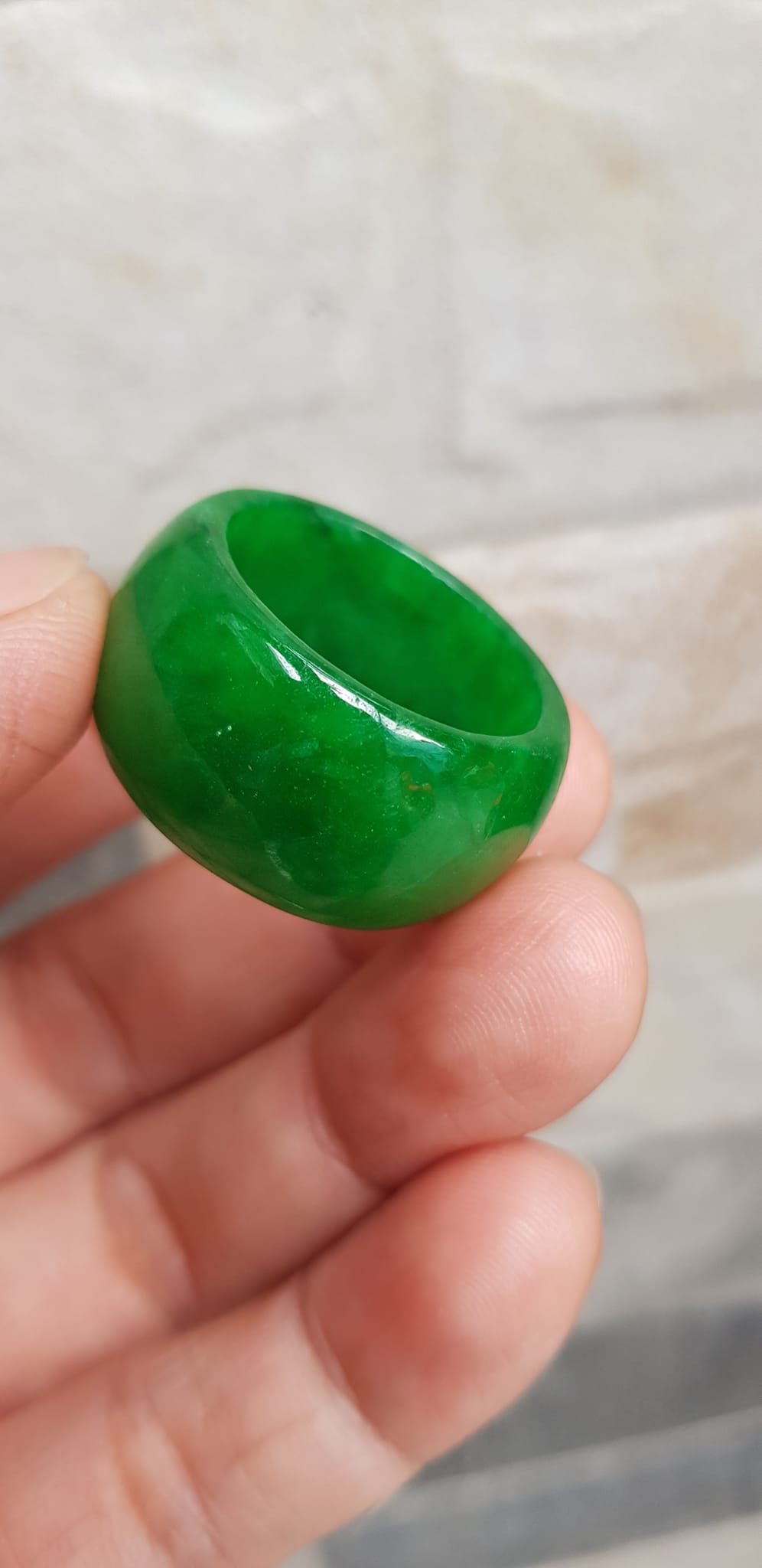 Nhẫn Nam Đá cẩm thạch Xanh tươi bóng đẹp Nhẫn ni 20mm x Cao 14mm x dầy 4mm Hợp nam mệnh mộc mệnh hỏa mệnh Thủy đeo nhẫn ni 20mm đẹp ạ