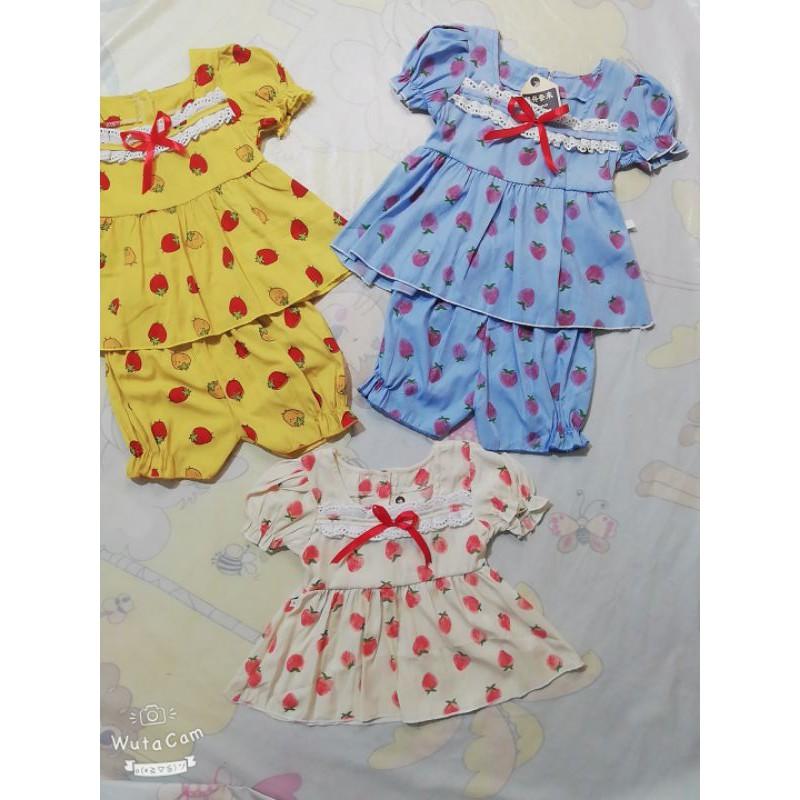 Bộ dâu tây dáng peplum xòe cho bé gái