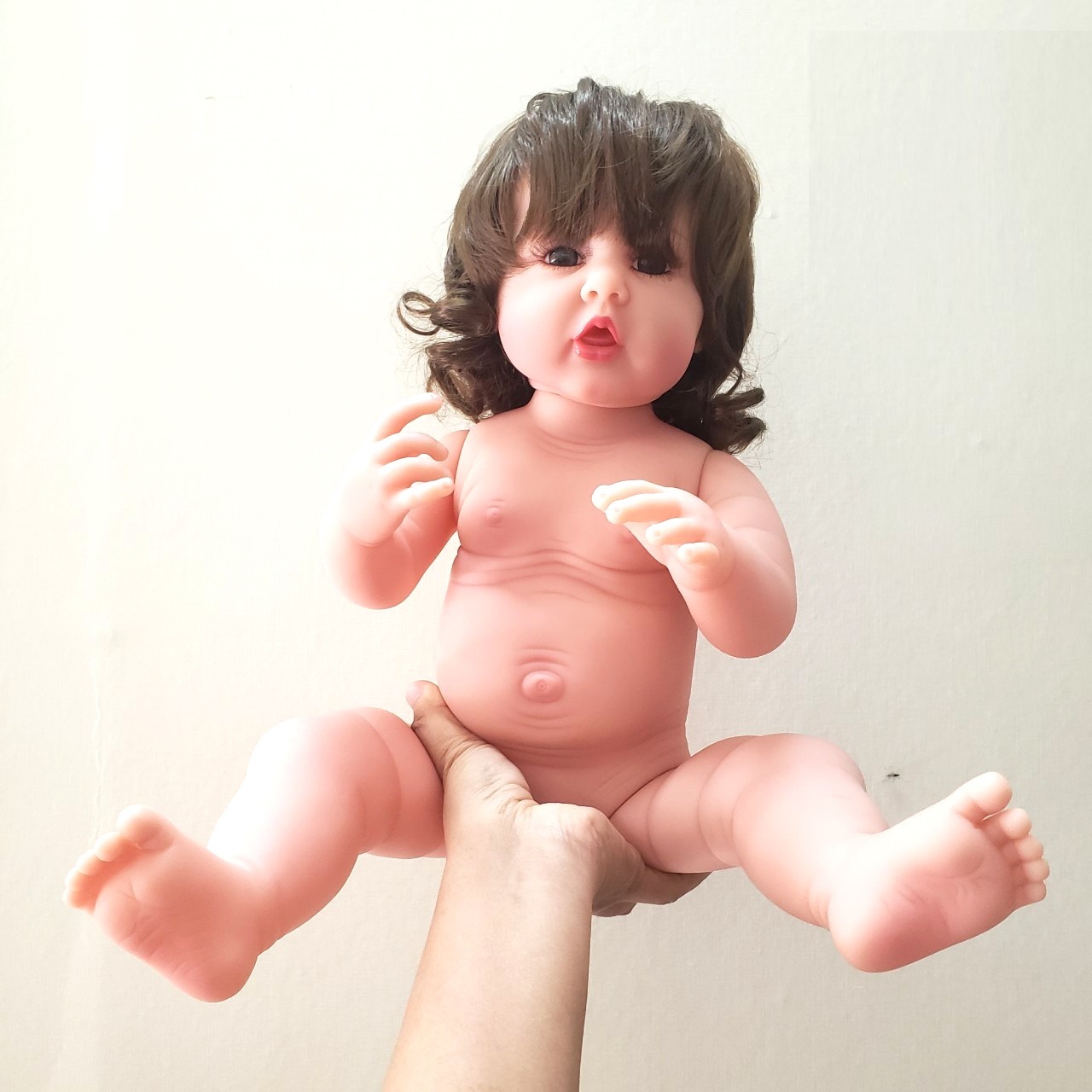 Búp Bê Tái Sinh Thân Nhựa Mềm 55cm = 22 inch Bé Gái Ăn Ngón Tay Áo Nâu Reborn Body Full Vynil doll PVN4909