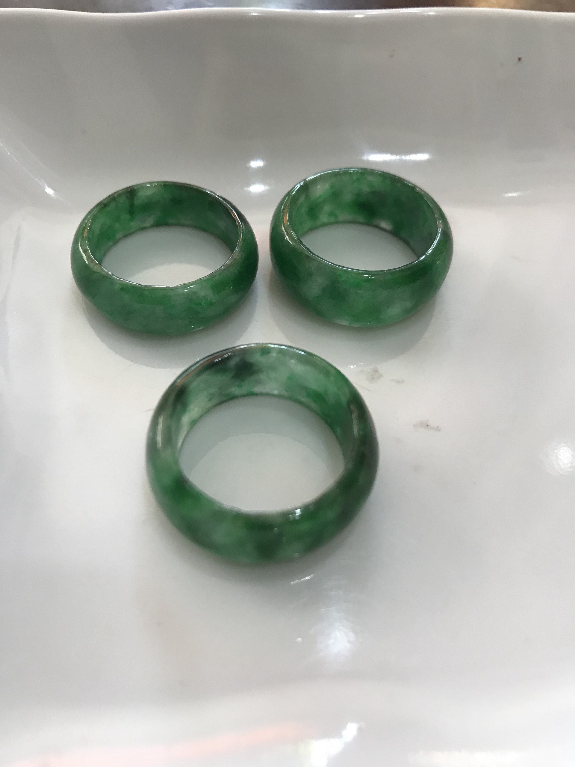 Nhẫn Nữ Đá Cẩm Thạch Xanh Đậm bóng đẹp Ni 18mm Cao 14mm Dầy 3mm ạ