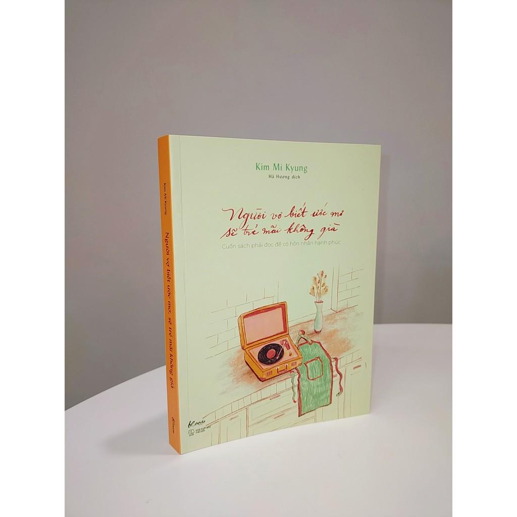 Sách - Người vợ biết ước mơ sẽ trẻ mãi không già