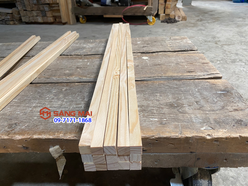 Thanh gỗ thông vuông 1,5cm x 1,5cm x dài 80cm + láng mịn 4 mặt